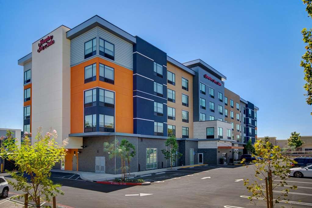 Hampton Inn & Suites Ontario Rancho Cucamonga Ngoại thất bức ảnh